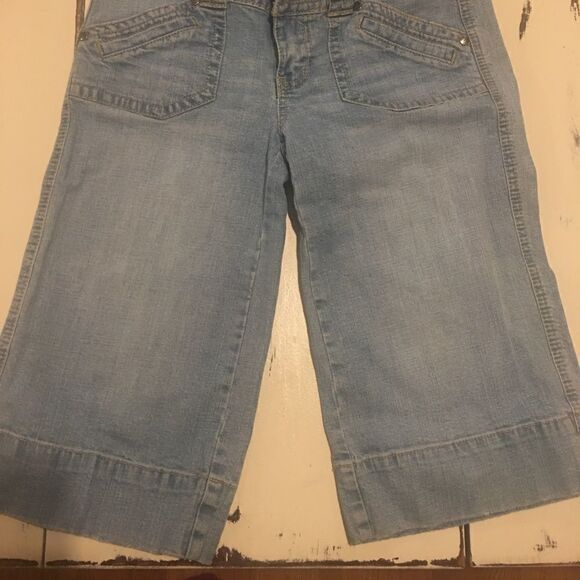 Vintage size 5 wide leg blue jean capri shorts distressed - Picture 5 of 9